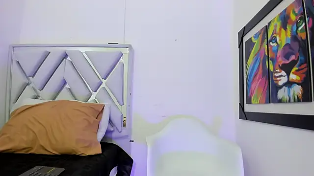 leslyylove online show from 02.28.25