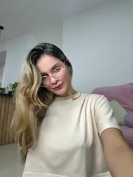 Snapshot of cuteluci_ chatting on 06.30.26 cuteluci online show from 06.30.26