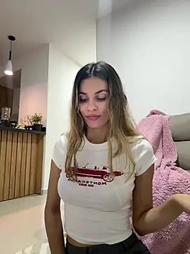 Snapshot of cuteluci_ chatting on 07.08.26 cuteluci online show from 07.08.26