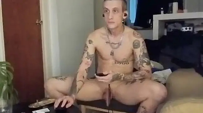 Snapshot of FakkaKaine_ chatting on 03.02.25 FakkaKaine online show from 03.02.25