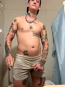 Snapshot of FakkaKaine_ chatting on 10.11.25 FakkaKaine online show from 10.11.25