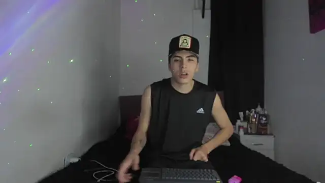 Snapshot of HeellBoy_ chatting on 04.30.26 HeellBoy online show from 04.30.26