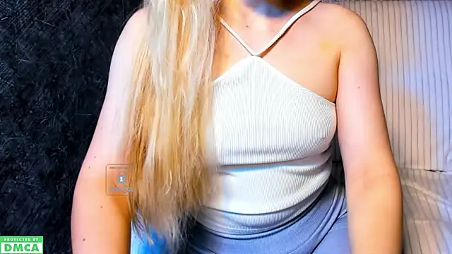 Snapshot of xteona chatting on 09.24.25 xteona online show from 09.24.25