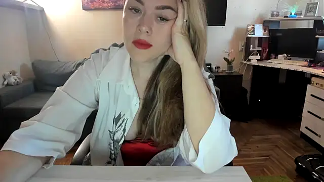 Snapshot of SofiaBells chatting on 09.10.25 SofiaBells online show from 09.10.25