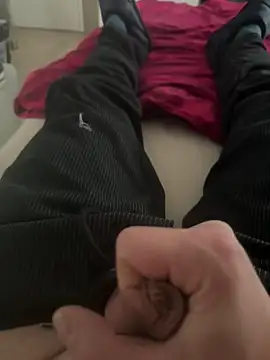 Snapshot of rundum40 chatting on 12.25.24 rundum40 online show from 12.25.24