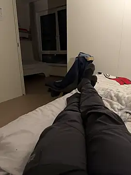 Snapshot of rundum40 chatting on 11.25.25 rundum40 online show from 11.25.25