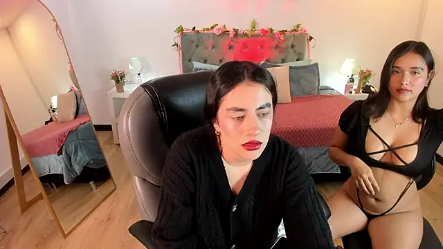Snapshot of Icysweetcam chatting on 05.14.26 Icysweetcam online show from 05.14.26
