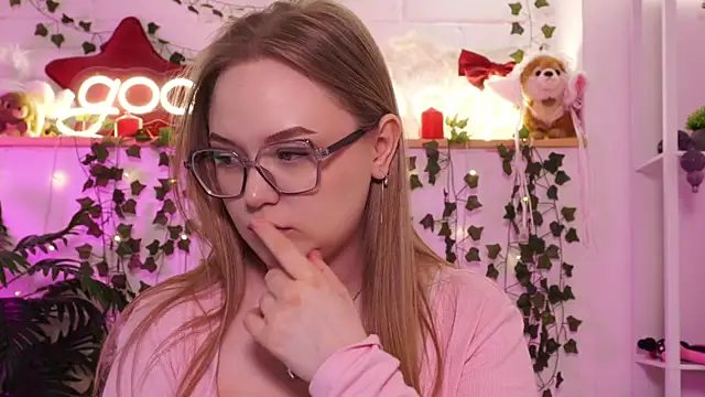 MonicaAsis online show from 04.15.26