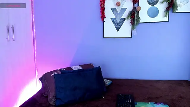 candyy bella online show from 12.14.24