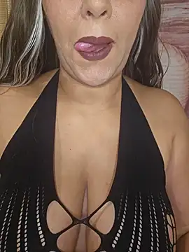 Snapshot of Foxlady2271 chatting on 12.14.24 Foxlady2271 online show from 12.14.24