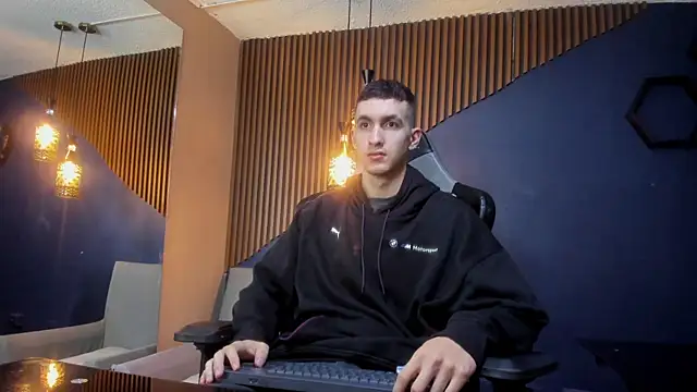 JacksonOlsenn online show from 03.07.25