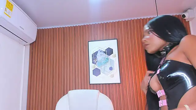 Snapshot of RoxannaHanson chatting on 03.06.25 RoxannaHanson online show from 03.06.25