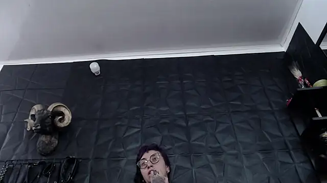 Agata Darkness online show from 04.04.26