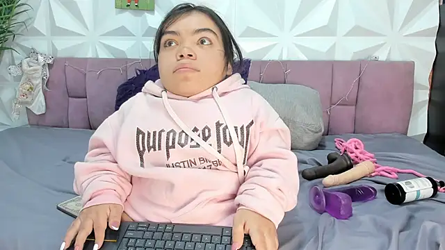 Snapshot of Michelle_Brooks chatting on 12.27.24 Michelle Brooks online show from 12.27.24