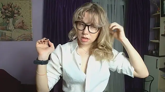 Snapshot of TaylorBre chatting on 12.21.24 TaylorBre online show from 12.21.24