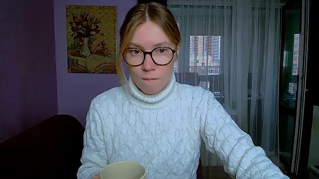 Snapshot of TaylorBre chatting on 10.05.25 TaylorBre online show from 10.05.25