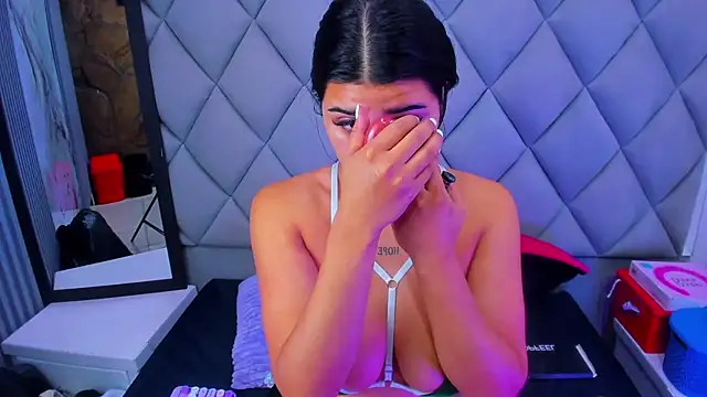 venusowen  online show from 12.21.25