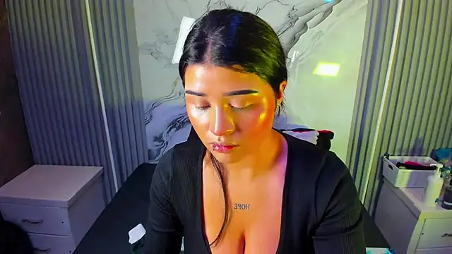 venusowen  online show from 03.24.26