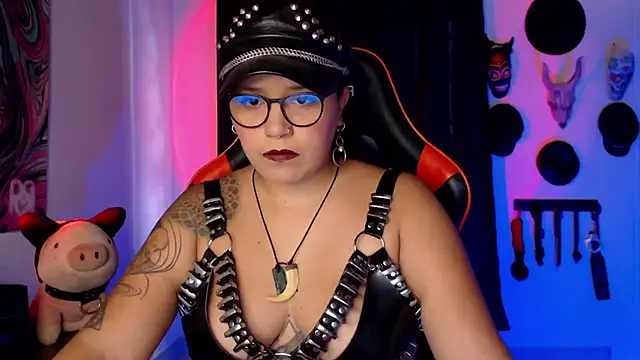 Snapshot of LilithSharon chatting on 09.16.25 LilithSharon online show from 09.16.25