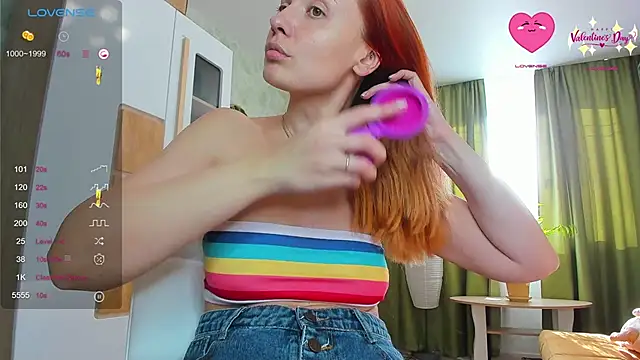 Snapshot of LuxieDelight chatting on 02.02.25 LuxieDelight online show from 02.02.25