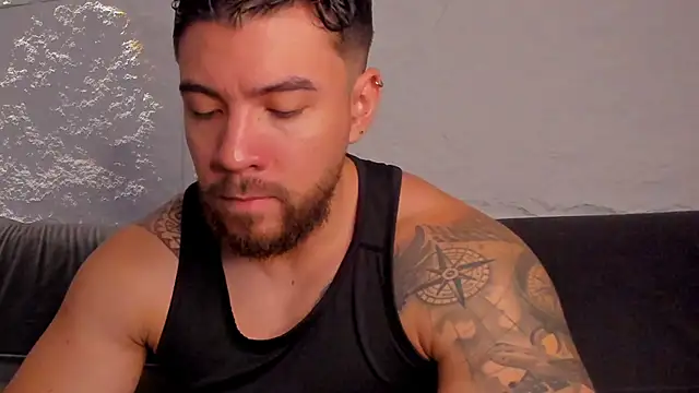 Snapshot of _dreammr1_ chatting on 10.10.25 dreammr1 online show from 10.10.25