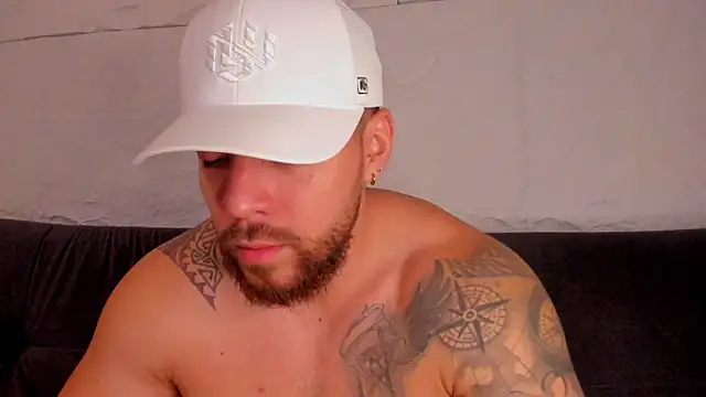 Snapshot of _dreammr1_ chatting on 10.15.25 dreammr1 online show from 10.15.25