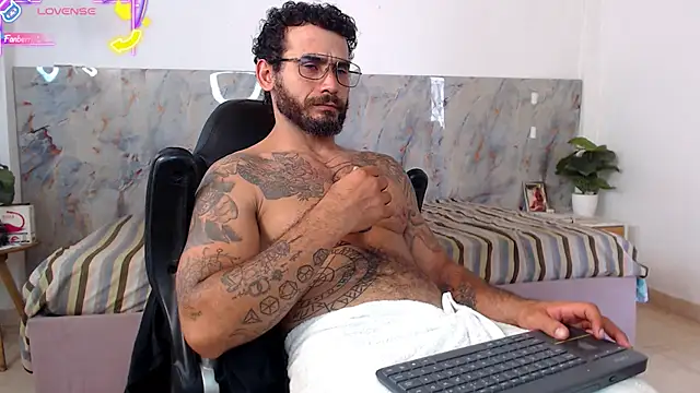 Snapshot of hanz_col chatting on 05.14.26 hanz col online show from 05.14.26