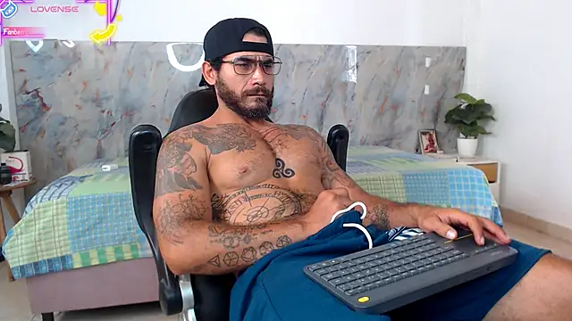 Snapshot of hanz_col chatting on 05.19.26 hanz col online show from 05.19.26