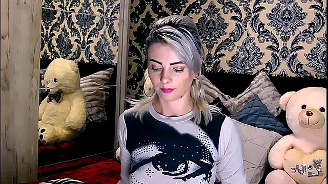 Snapshot of Aly_girl1 chatting on 12.10.24 Aly girl1 online show from 12.10.24