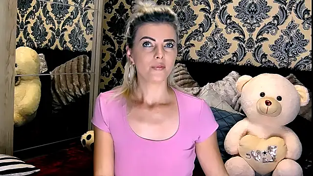 Snapshot of Aly_girl1 chatting on 12.11.24 Aly girl1 online show from 12.11.24