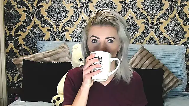 Snapshot of Aly_girl1 chatting on 02.23.25 Aly girl1 online show from 02.23.25