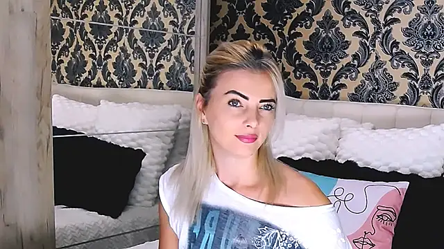 Snapshot of Aly_girl1 chatting on 09.26.25 Aly girl1 online show from 09.26.25