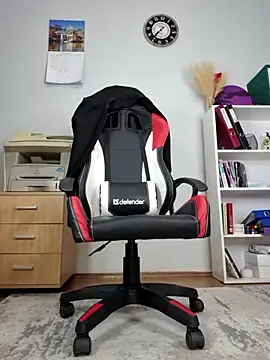 Snapshot of FoxRineHelen chatting on 02.13.25 FoxRineHelen online show from 02.13.25