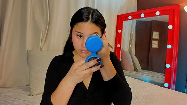 Little Ivy online show from 02.05.26