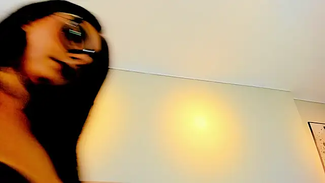 Isis Osman online show from 02.06.26