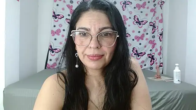 anybellucci43 online show from 12.30.24