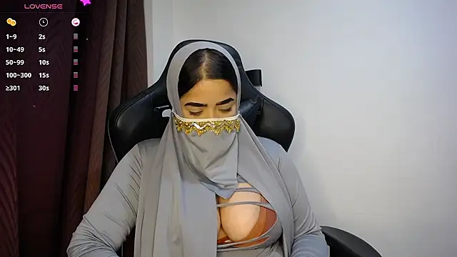 Snapshot of janna_isa chatting on 03.18.25 janna isa online show from 03.18.25