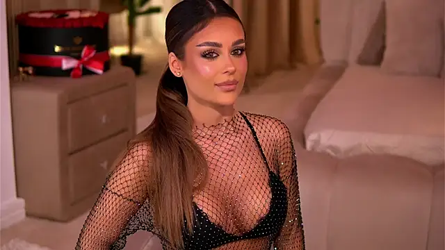 YasmineShaw online show from 11.22.25