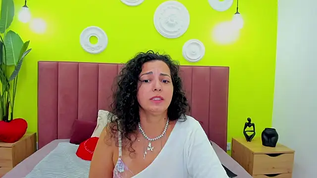 Snapshot of Linda_Insatiable chatting on 06.11.26 Linda Insatiable online show from 06.11.26