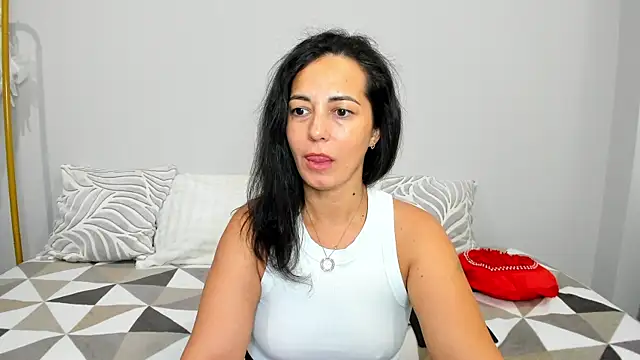 Snapshot of Linda_Insatiable chatting on 06.21.26 Linda Insatiable online show from 06.21.26