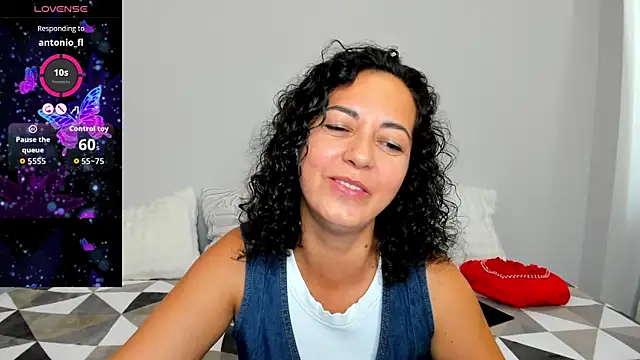 Snapshot of Linda_Insatiable chatting on 07.15.26 Linda Insatiable online show from 07.15.26