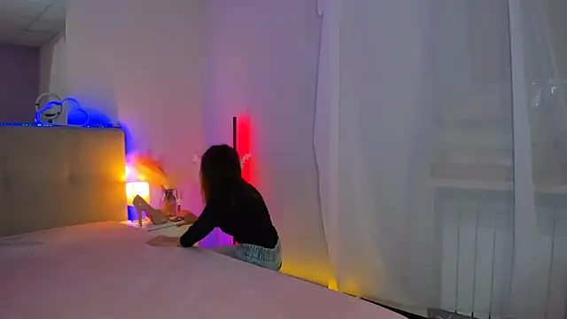 Laura Leee online show from 12.02.25