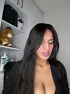 Snapshot of Dulceeany chatting on 02.05.25 Dulceeany online show from 02.05.25