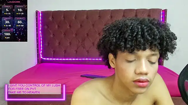 Snapshot of jony_honey chatting on 02.14.25 jony honey online show from 02.14.25