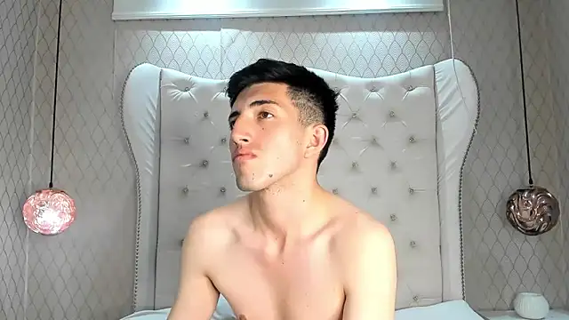 Snapshot of Un_Slutty chatting on 03.17.25 Un Slutty online show from 03.17.25
