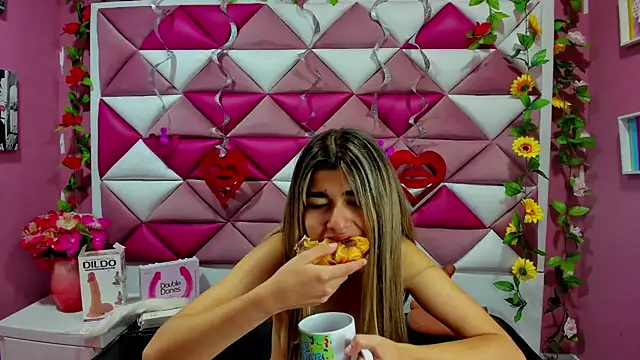 Snapshot of NahomiConnor_ chatting on 03.13.25 NahomiConnor online show from 03.13.25