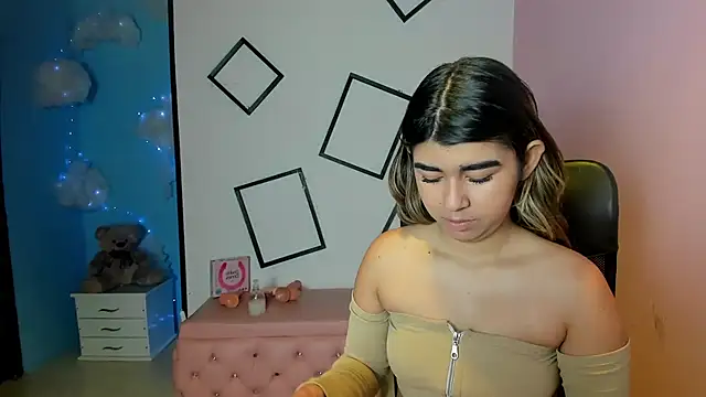 Snapshot of NahomiConnor_ chatting on 09.23.25 NahomiConnor online show from 09.23.25