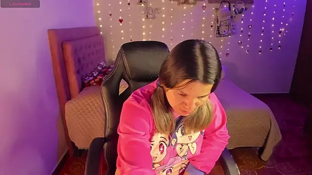 Sabrina Hall  online show from 04.05.26