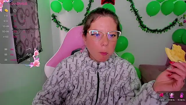 Snapshot of Susana_garcia_ chatting on 12.13.24 Susana garcia online show from 12.13.24