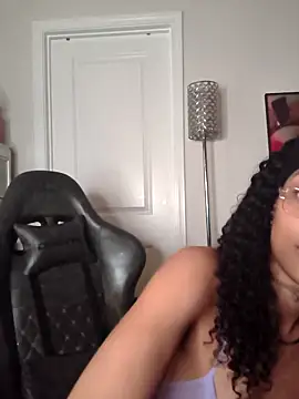 Snapshot of butterflybootyy chatting on 05.19.26 butterflybootyy online show from 05.19.26